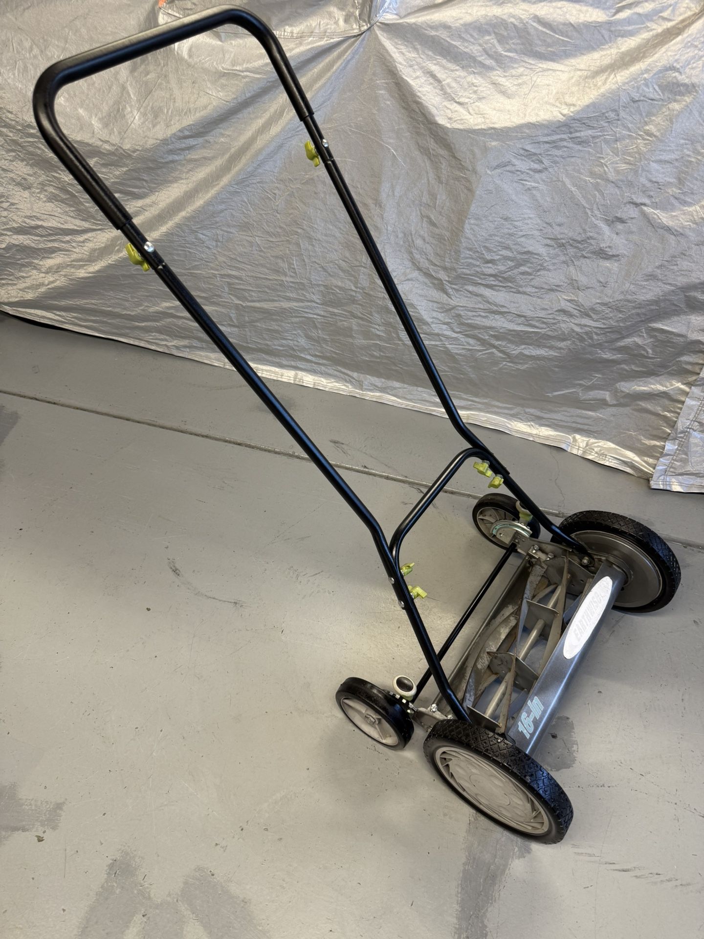 Earthwise 16 in Reel Lawn Mower (Like New)