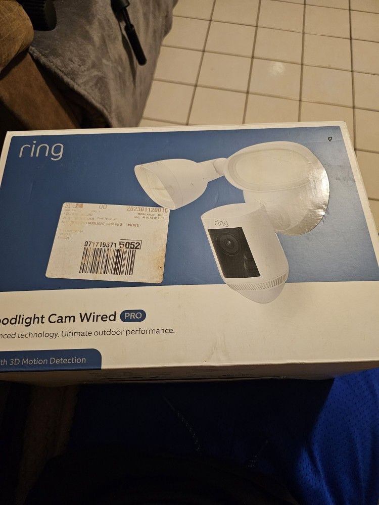 Se Vende Camara Ring Floodlight Cam Wired Pro . Esta Nueva Wn Su Caja Sin Usar 150 O Mejor Oferta