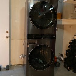 LG Ventless Heat Pump Washtower Electric Stacked Laundry Center with 5-cu ft Front load Washer and 7.8-cu ft Dryer ( Black Steel