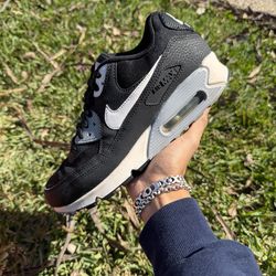 Nike Air Max 90 W “Essential Black Wolf Grey” Size 8.5W/7 Men