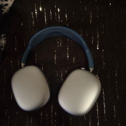 Blue AirPods Max 