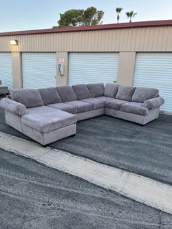 ✨ XL Gray U-Shaped Sectional Sofa ✨ ($10 delivery )