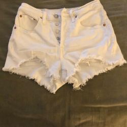 Levi’s White denim Shorts  24