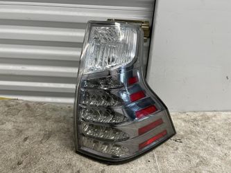 2014 2015 2016 2017 2018 2019 2020 2021 2022 Lexus GX460 Right Tail Light OEM 