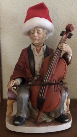 Musical porcelain person