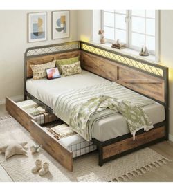Wooden Daybed with storage drawers