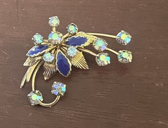 Vintage to now jewelry lot, huge pounds silver gold rings, brooches pins, necklaces earrings bracelets look at all the pictures