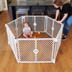 Baby Play Pen / Gates 