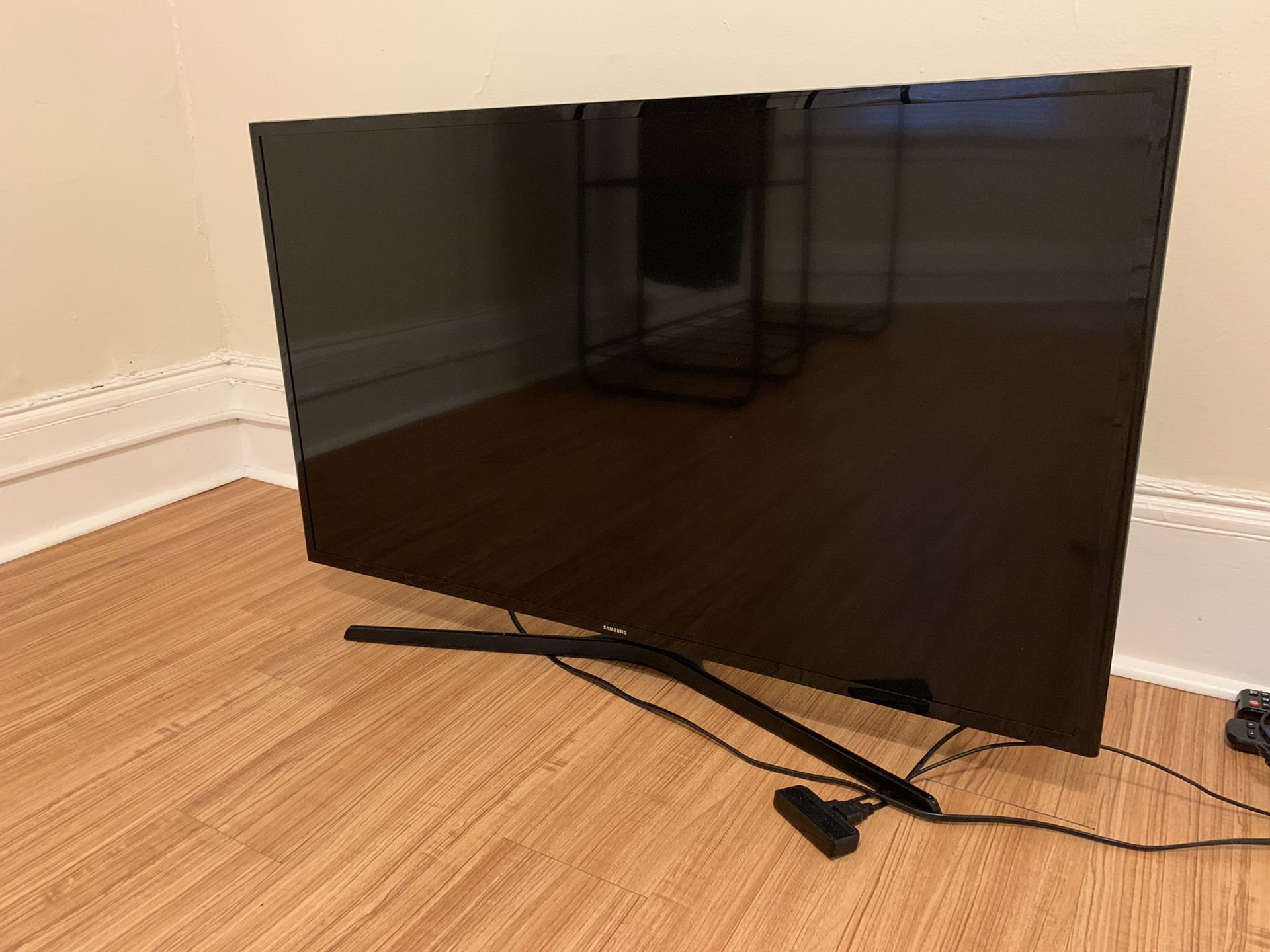 TV - Samsung 43” J5000 LED + Roku