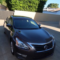 Clean Nissan Altima – Only 81K Miles