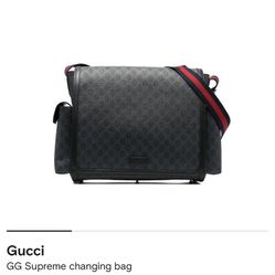 Gucci GG Supreme changing bag