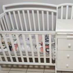 Crib 4 in 1