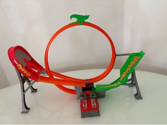 Hot Wheels Loop Track Playset