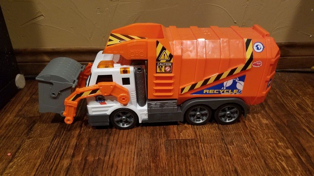 Dickie Toys Light And Sound Garbage Truck