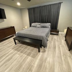 Stylish Mid-century Modern Bedroom Set