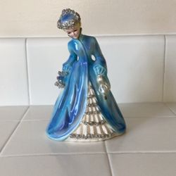 Elegant Vintage Victorian Porcelains 1950,s