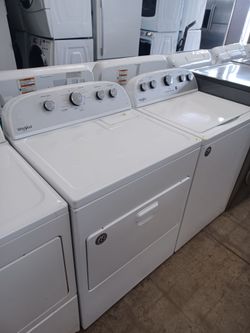 WHIRLPOOL HE TOP LOAD WASHER AND ELECTRIC DRYER SET