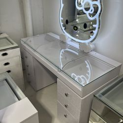 ✨Hello Kitty Vanity, Impressions✨