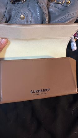 Burberry Sunglass case