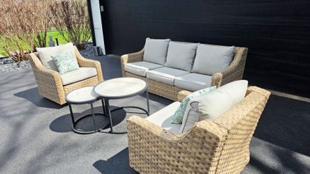 Better homes and Gardens outdoor patio set with covers