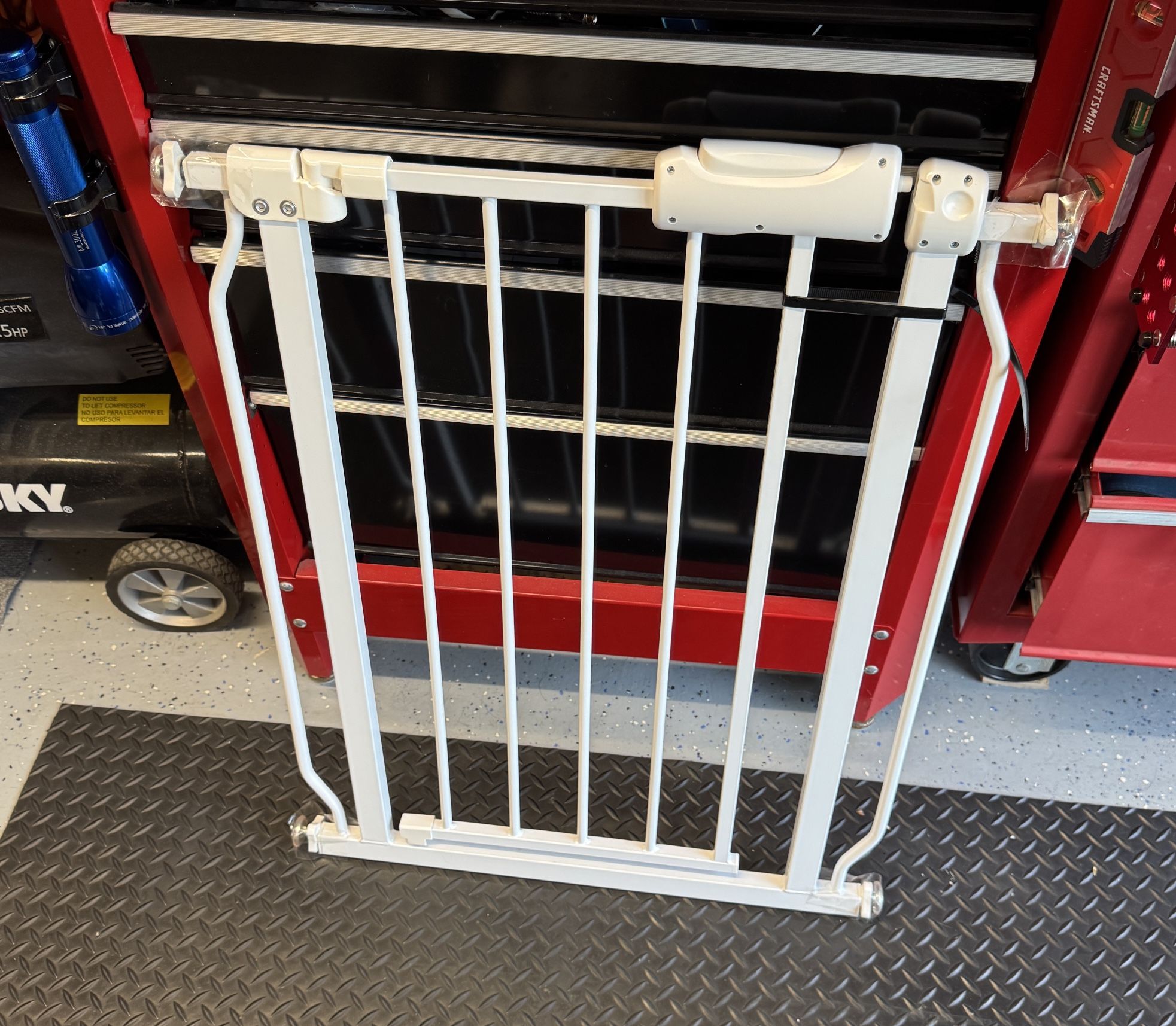 Narrow Door Pet/Baby Gate