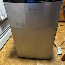 Whirlpool Mini Refrigerator 