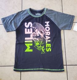New Spiderman Boy Shirt. Size Medium