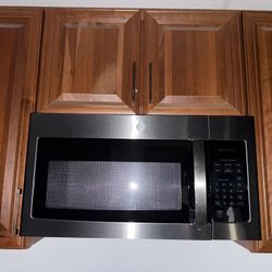 GE Microwave with Convenience Cooking Controls - Stainless steel