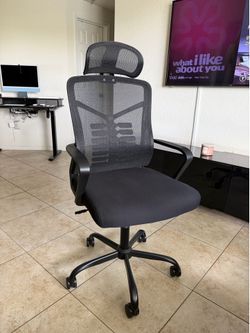 Ergonomic Office Chair – Black Mesh – Excellent Condition