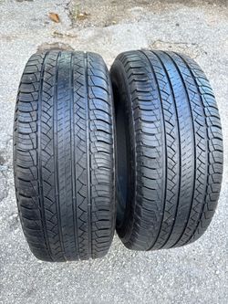 Set of 2 nice Michelin latitude 265/60/18 ( We install & balance)