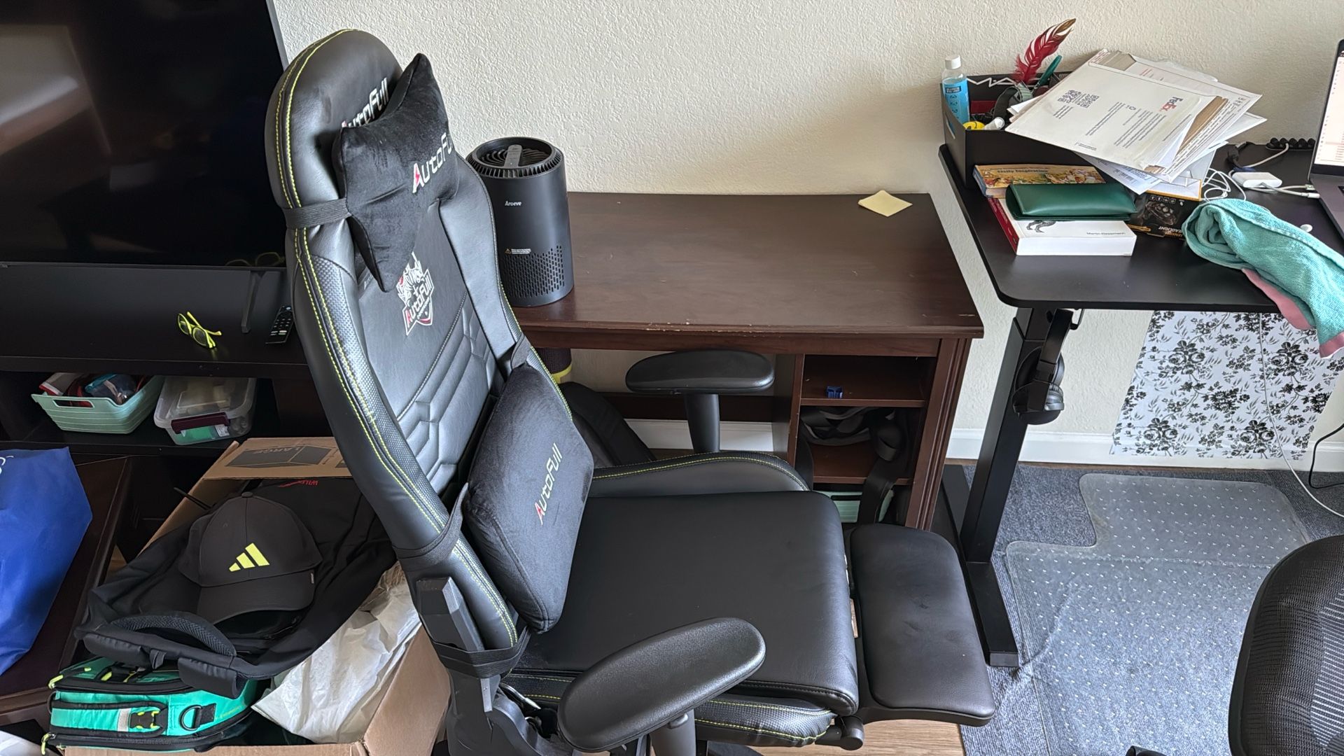 Gaming Chair And Table