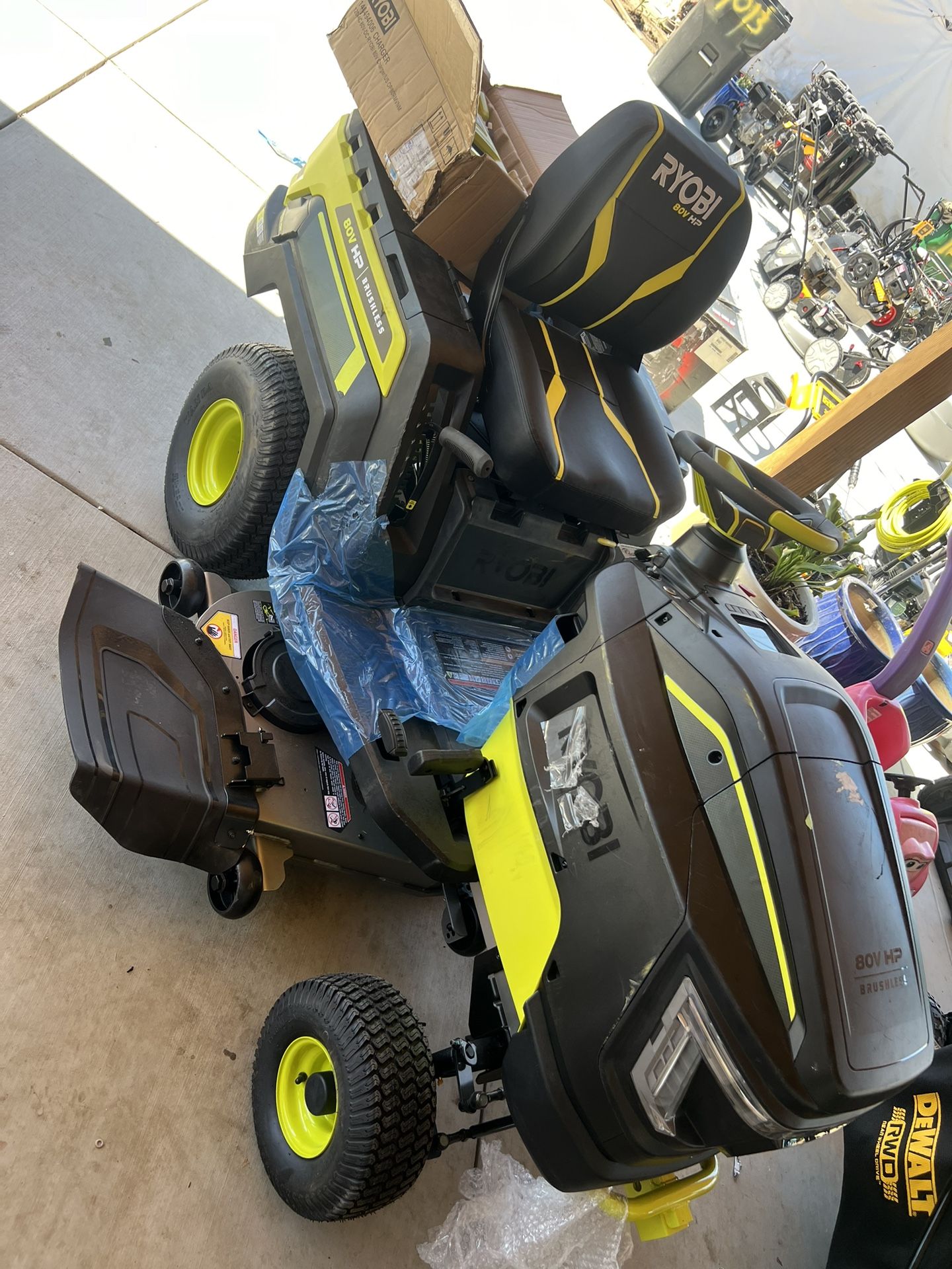 RYOBI - 80V HP Brushless 46 in. Battery Electric Cordless Riding Lawn Tractor with (3) 80V 10Ah Batteries and Charger RYOBI - 80V HP Brushless 46 in.
