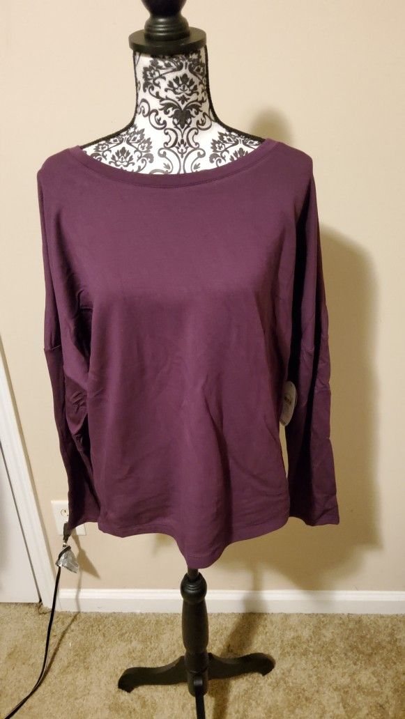 Secret Treasures Lounge Fleece Top XL
NWT