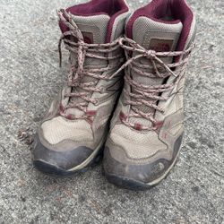 Women’s GORTEX Northface Hiking Boots Size 9.5