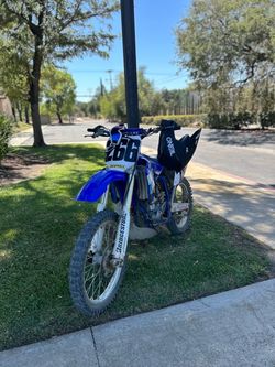 2005 Yamaha YZ250F Dirt Bike
