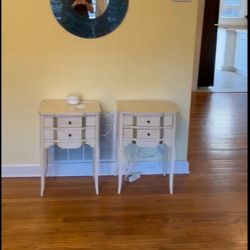 ✨ Vintage French Provincial End Tables – Pair 🪞🪑