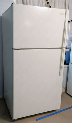 Refrigerator - Magic Chef 20.8 cu ft