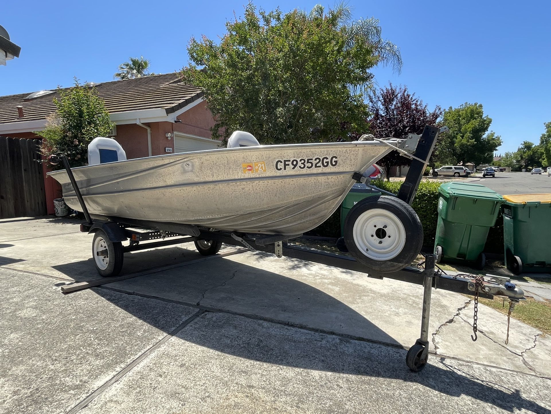 Photo 12 FOOTER VALCO Fishing Boat With 8hp Yamaha Four Stroke With Trailer