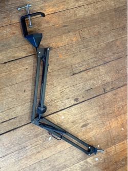 Scissor Boom Mic Arm w/ Desk Clamp — Held a Rode PodMic