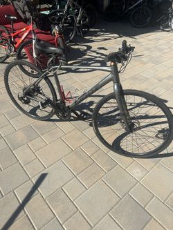 Giant hybrid city bike road bike 26 inch rims Frame Size 48 cm from center of cranks to top of frame.