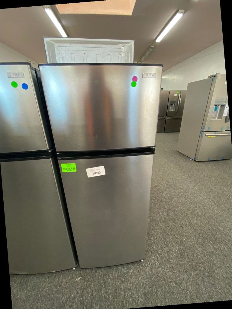 Vissani MDFF7SS 7.1 cu. ft. Top Freezer Refrigerator for Sale in Orland