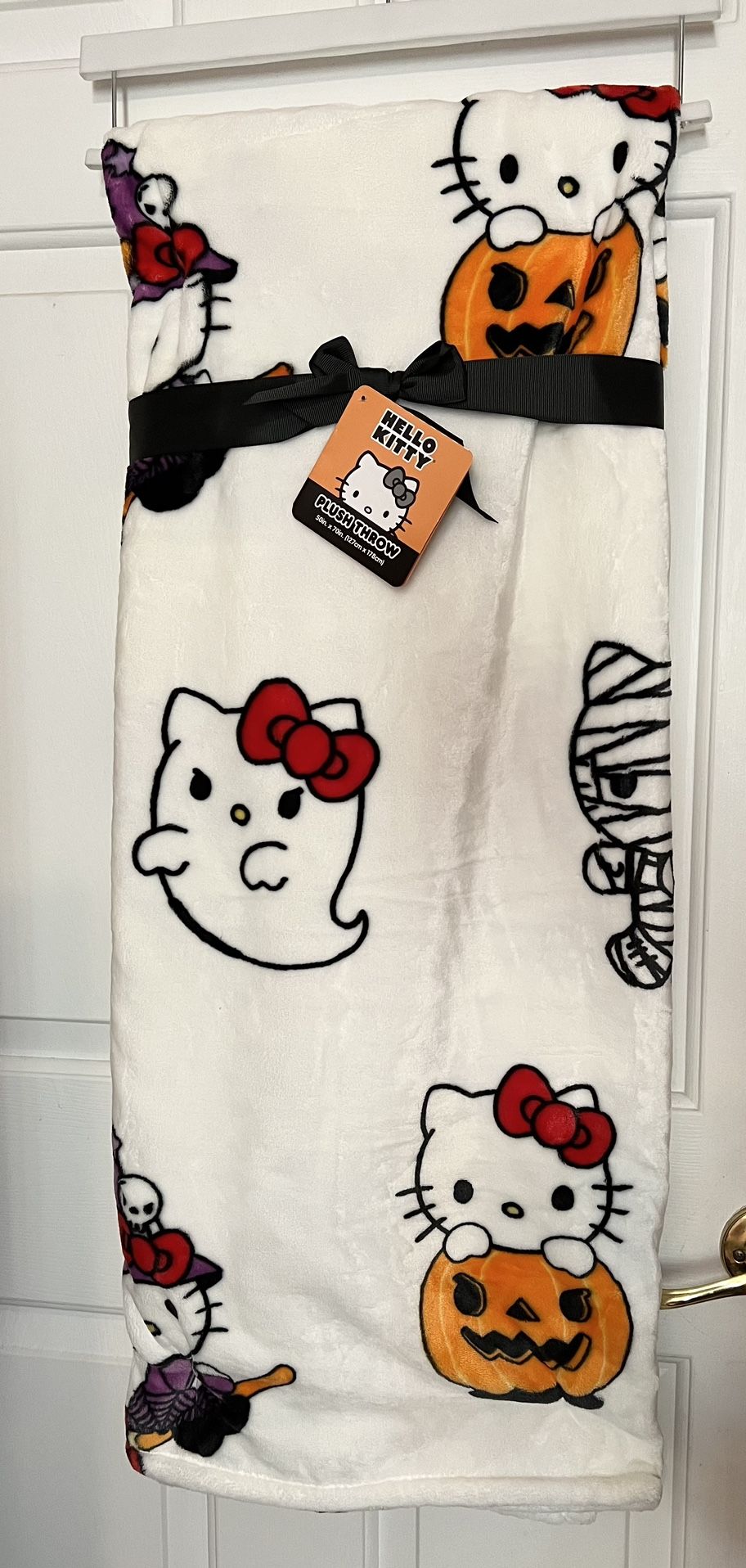 2023 Hello Kitty Halloween Throw Blanket NWT