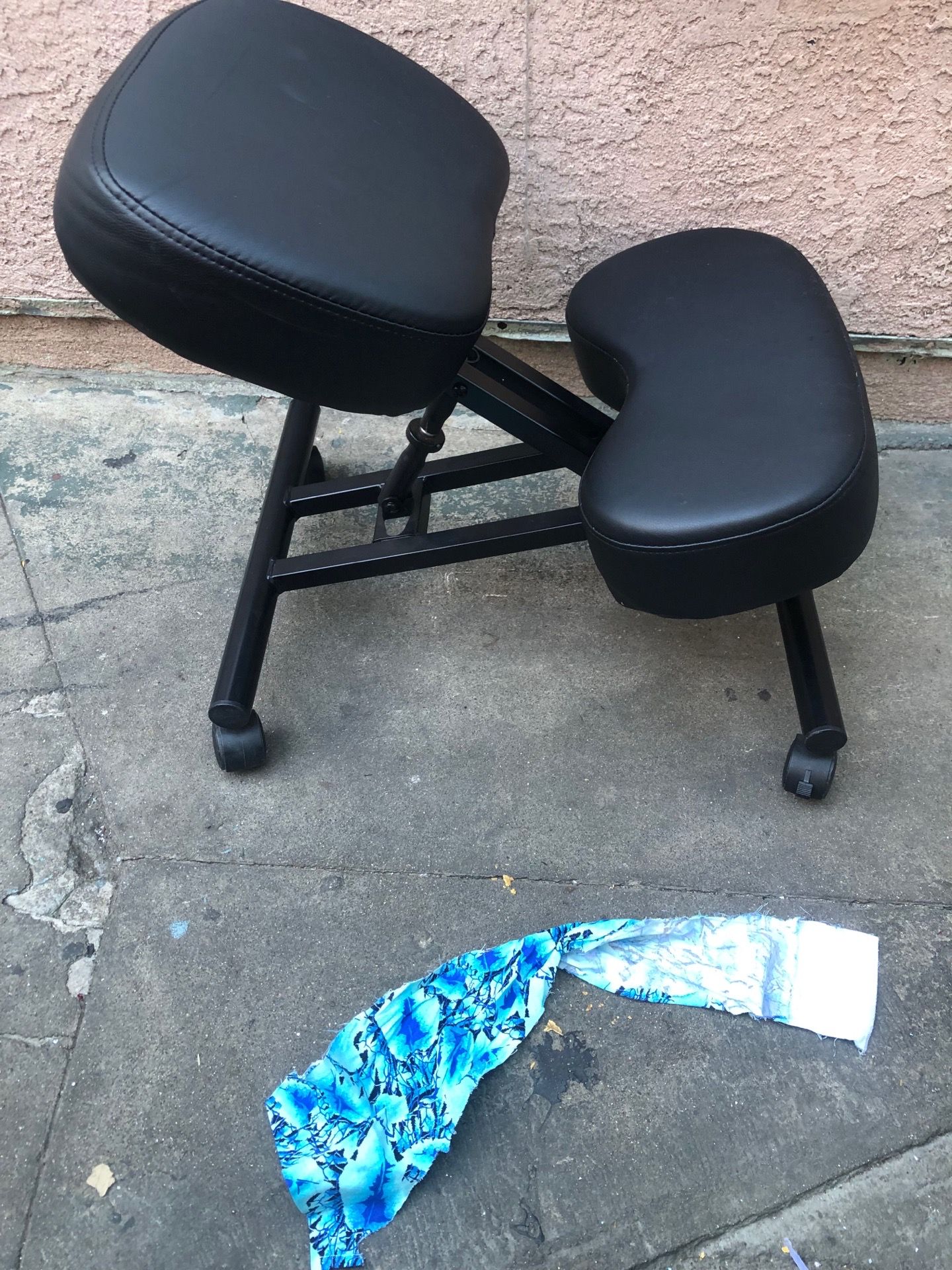 Kneeling chair
