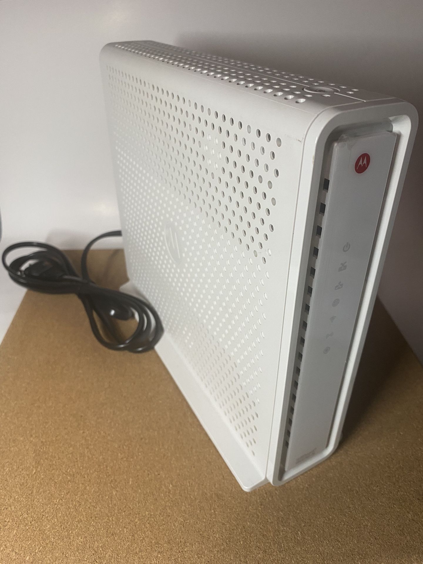 Arris Surfboard SBG6782-AC White Wireless 8x-Faster Dual-Band Wi-Fi Modem Router
