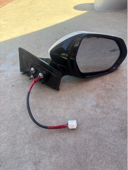 RIGHT PASSENGER SIDE MIRROR 2016-2022 TOYOTA PRIUS (WHITE COLOR).