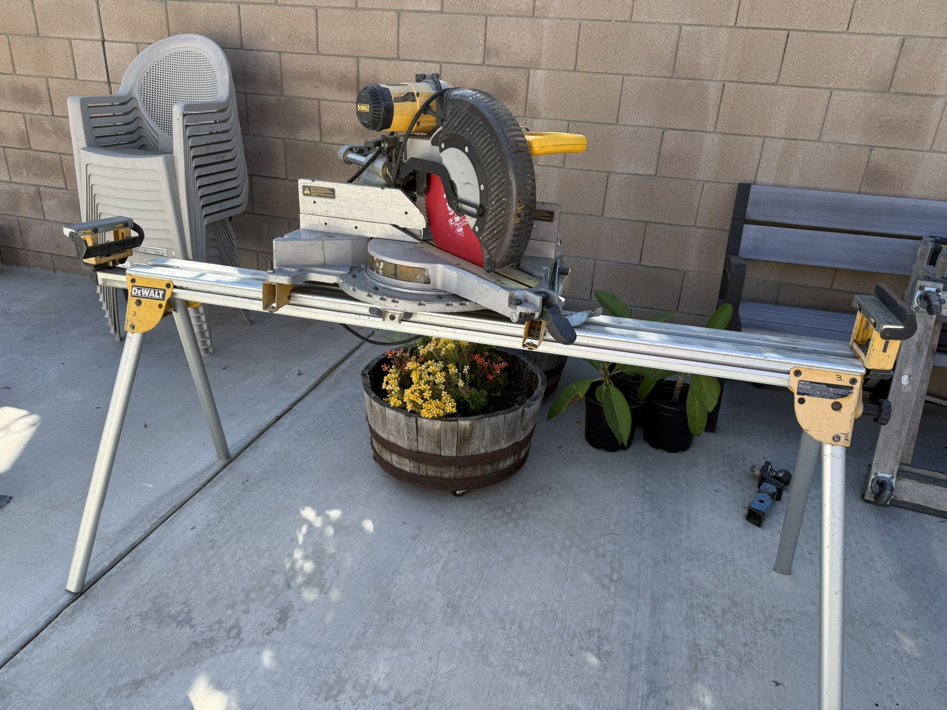 Dewalt Sliding Compound Miter Saw with Heavy Duty Miter Saw Stand