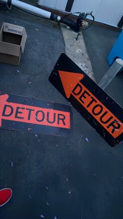 Detour signs (2)