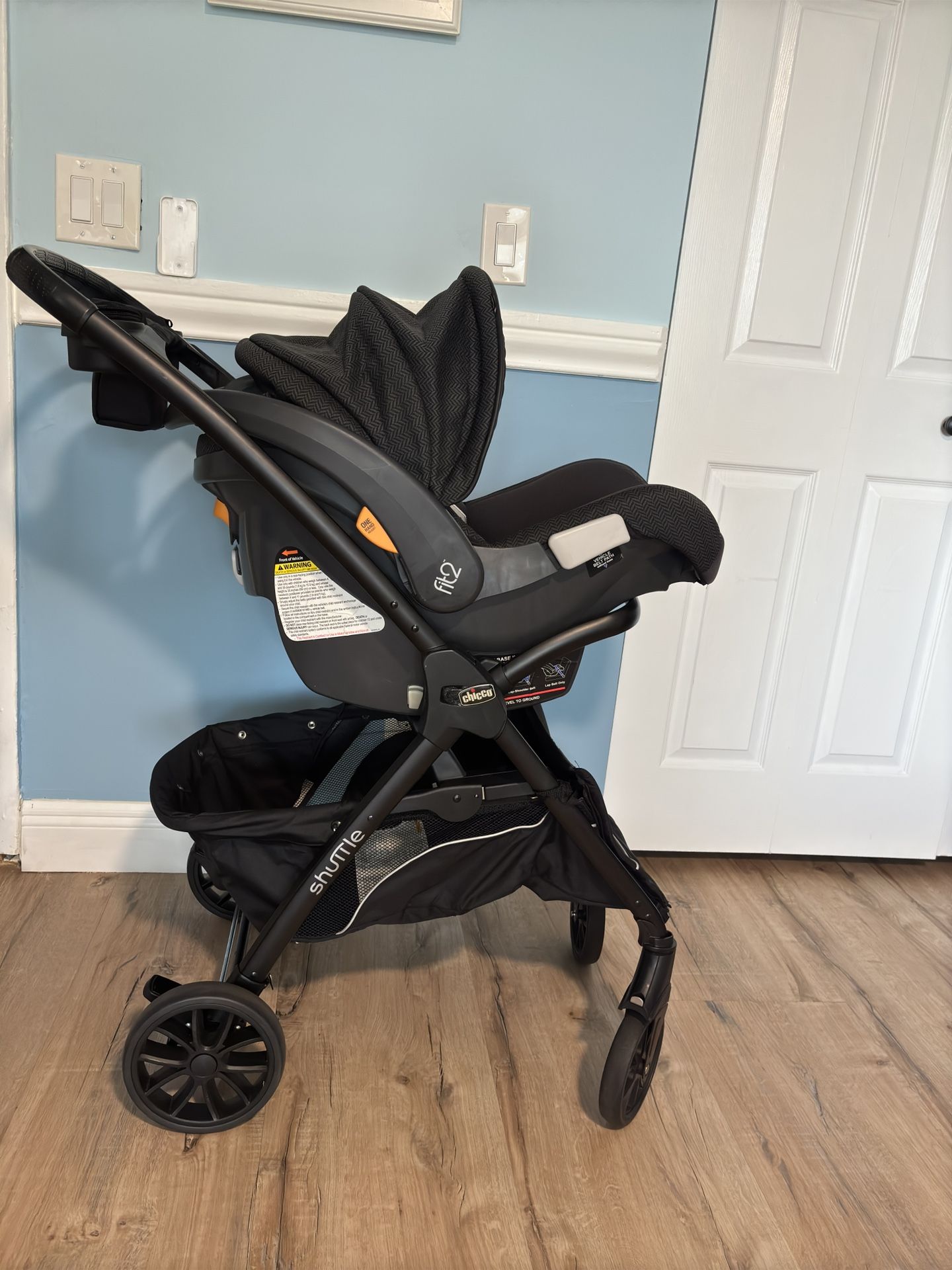 Chicco Fit2 35 lbs Infant & Toddler Car Seat-Base AND stroller frame - Tempo