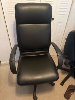 Black office chair