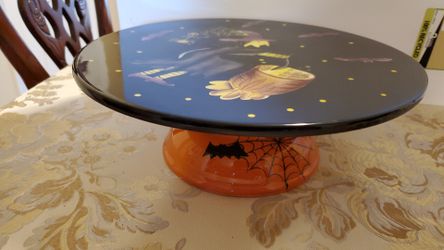 Halloween pedestal plate holder